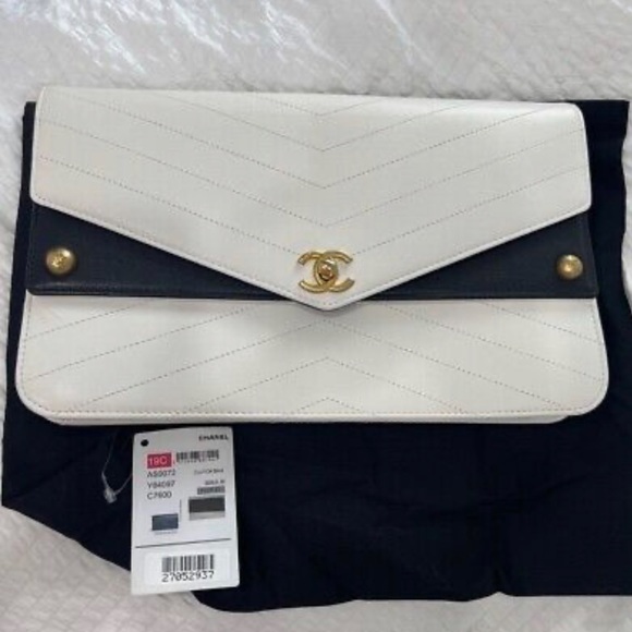 NWT Authentic 19C CHANEL Classic Black White Quilted Envelope Flap Hand Bag New - Picture 13 of 13